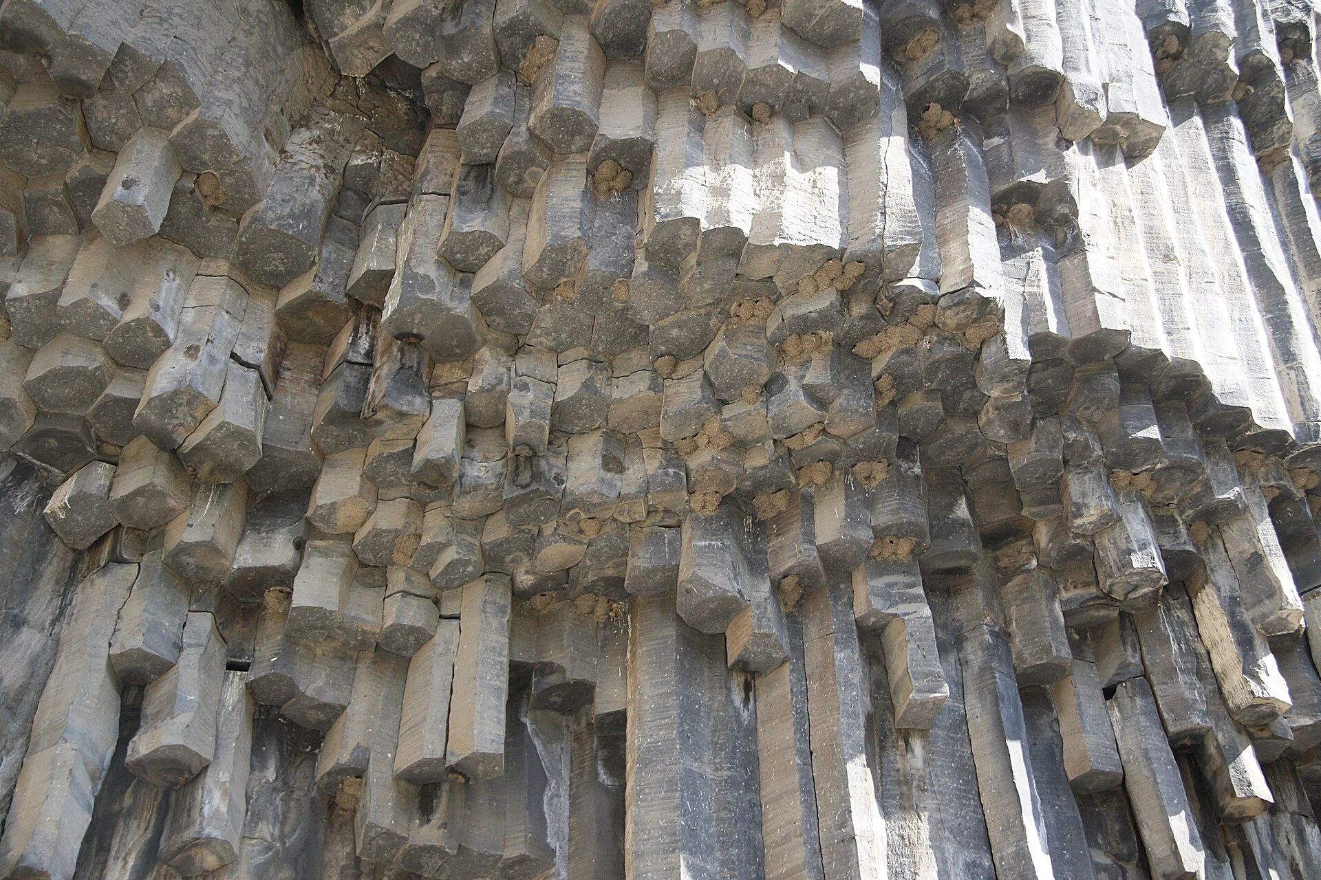 Basaltsäulen der Steinsymphonie in der Garni-Schlucht