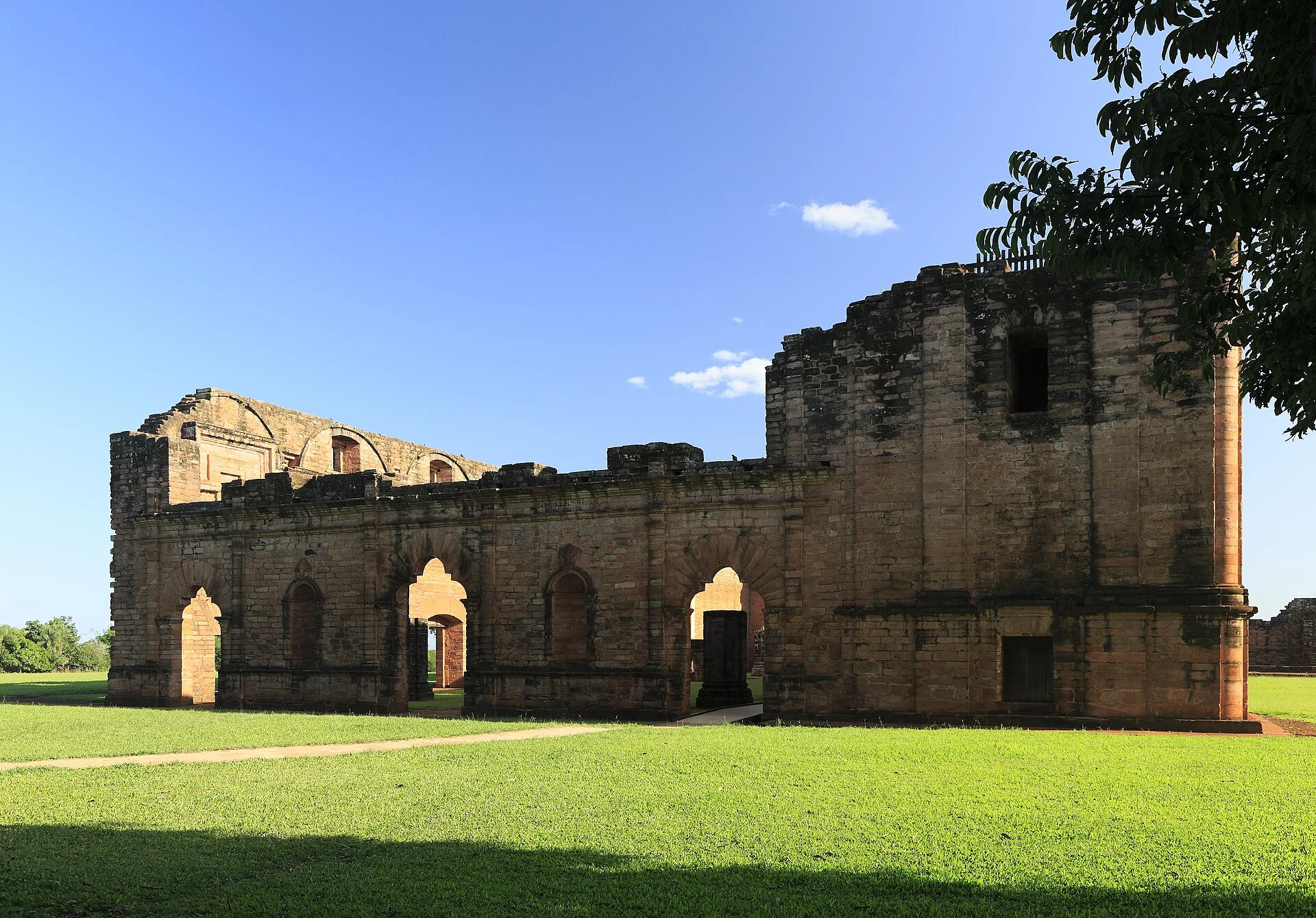 Arches and walls of the unfinished church at Jesús de Tavarangue.