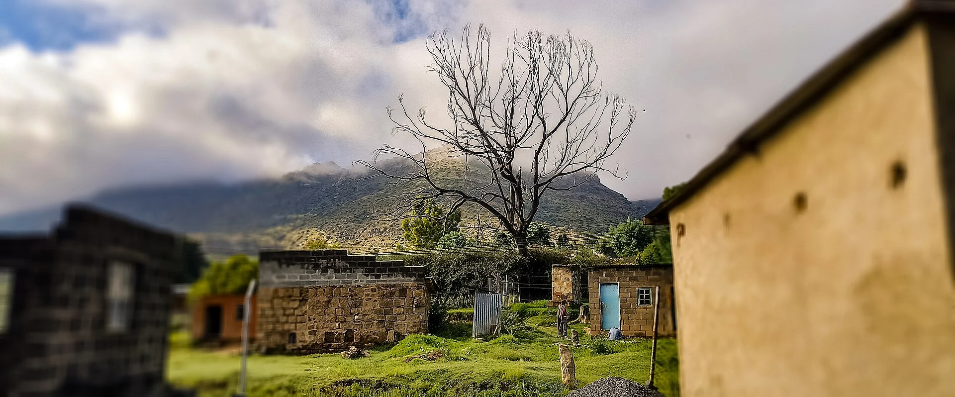 Edifício histórico de pedra no núcleo cultural de Morija, Lesoto.