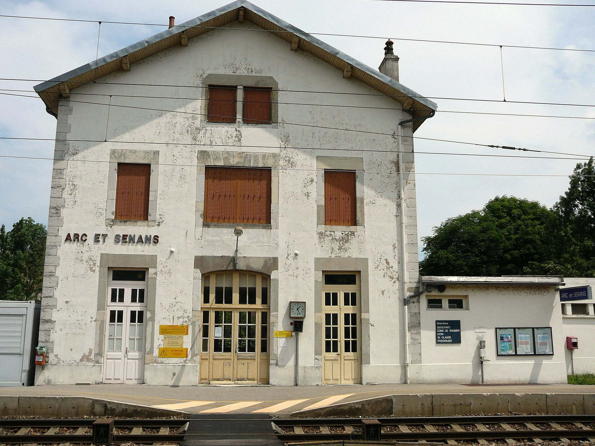 Arc-et-Senans railway station and pedestrian approach to the Royal Saltworks.