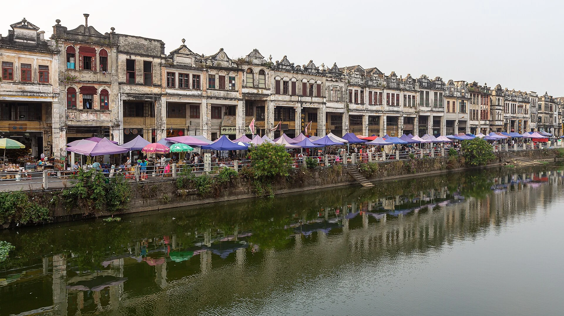 Qílóu arcades and riverside frontage in historic Chikan.