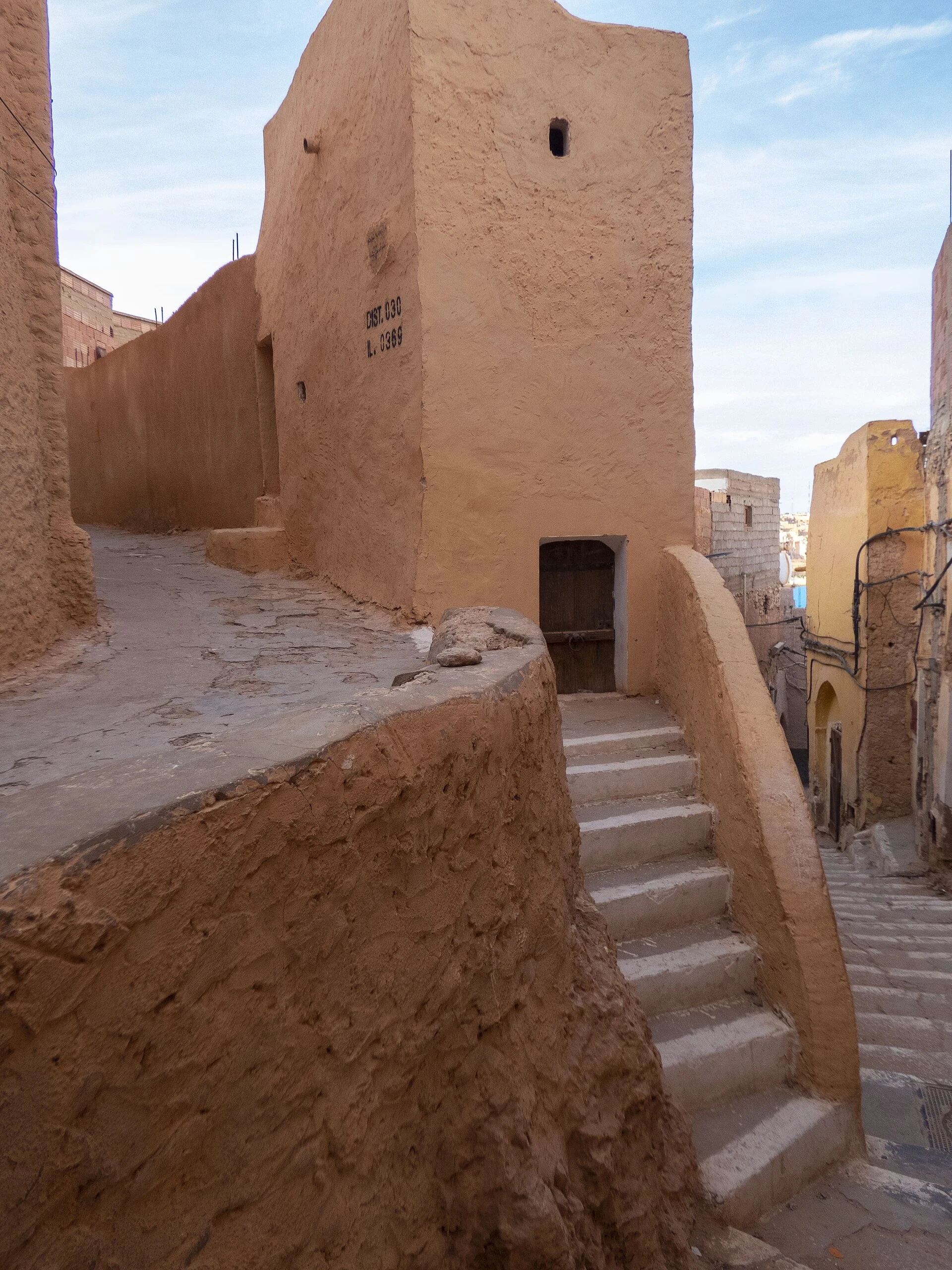 Narrow streets and traditional architecture in Beni Isguen.