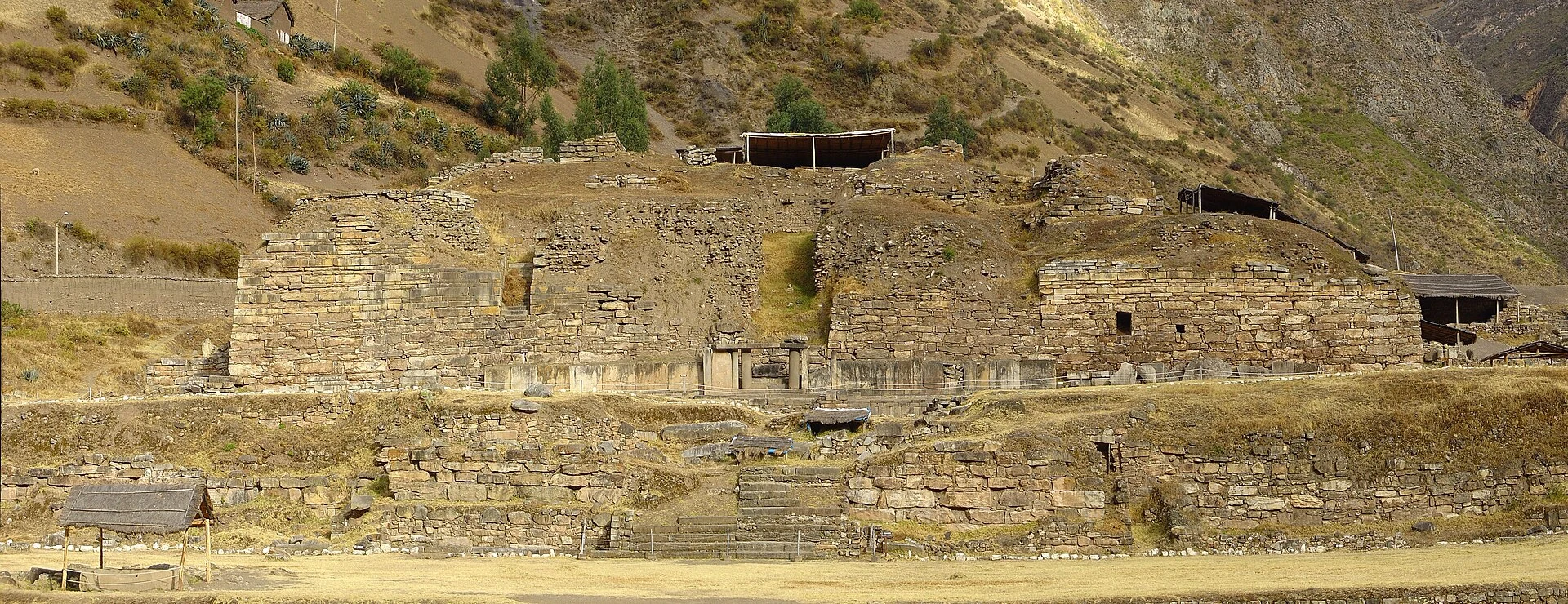 Stone terraces and structures at the Chavín de Huántar archaeological site.