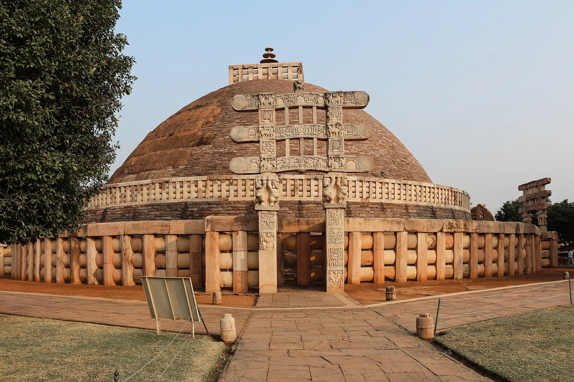 Detail of a narrative relief carved on a Sanchi gateway.