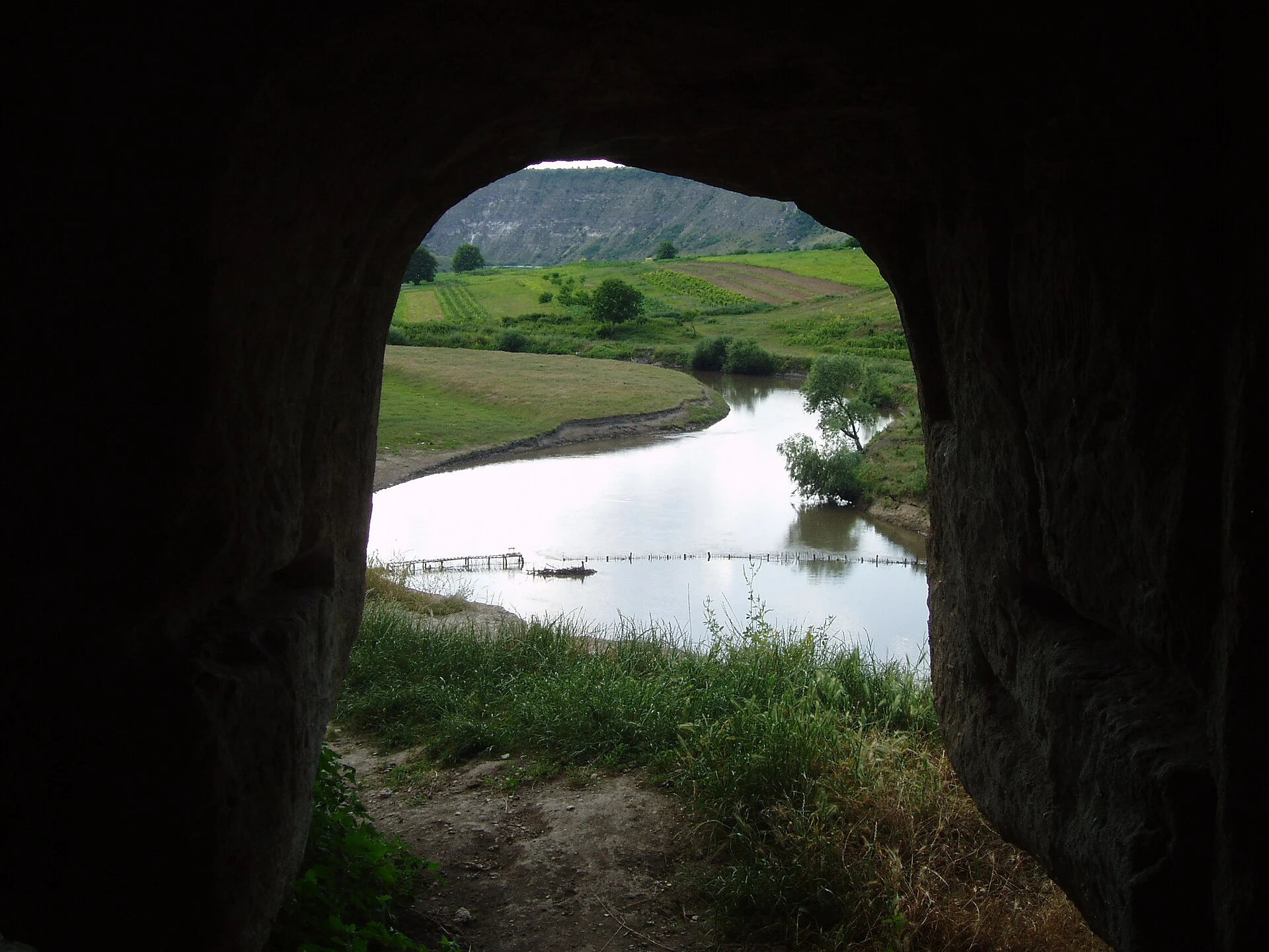 Ingresso del monastero rupestre di Butuceni a Orheiul Vechi.