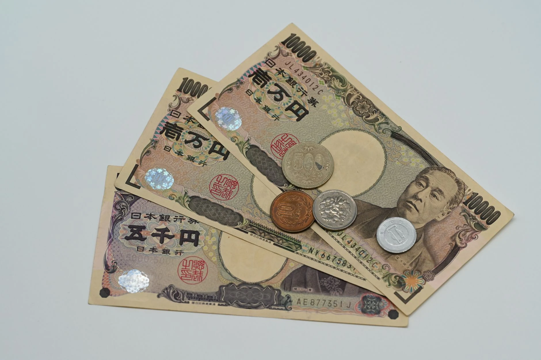 Billets et pièces en yens japonais, à titre de repère monétaire.