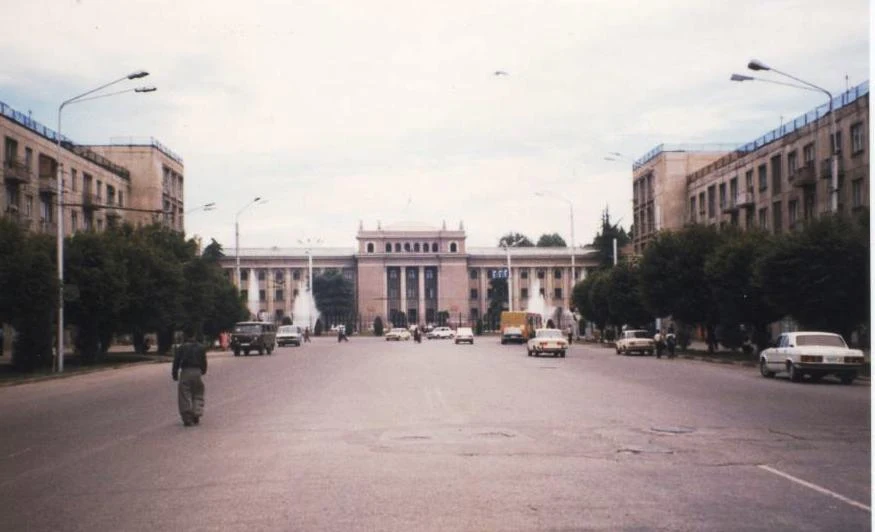 Vista urbana de Duchambé, capital do Tajiquistão.